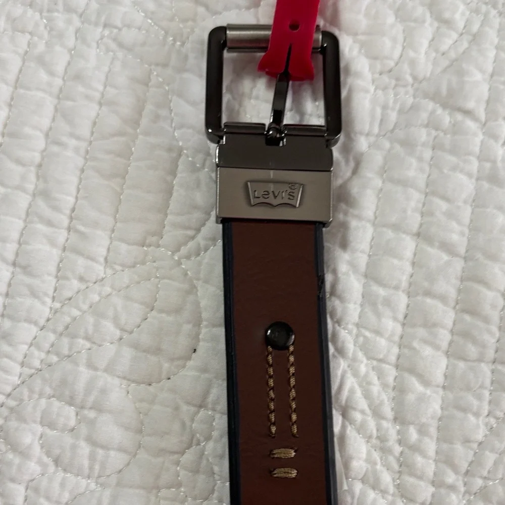 NWT Levi's Boys Brown &  Black Reversible Faux Leather Casual Belt Medium 26-28